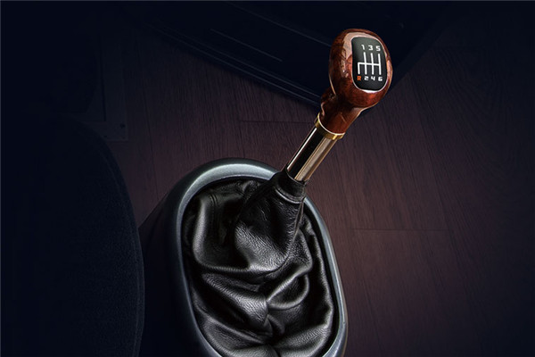 金龙XMQ6101CYD5C客车（柴油国五24-44座）