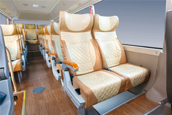 金龙XMQ6806AYBEVL1客车（纯电动24-31座）