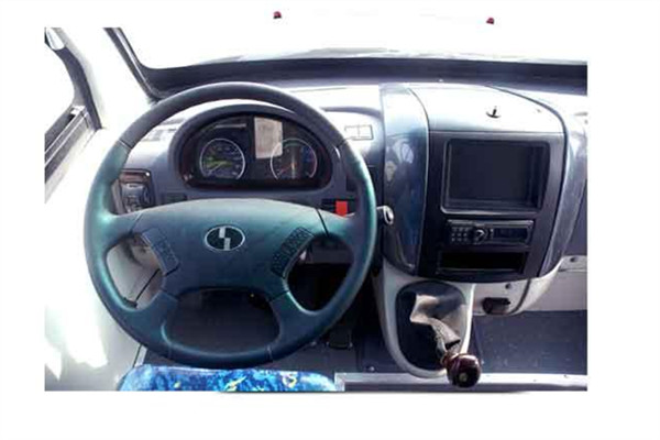 少林SLG5041ZSCEV厢式运输车（纯电动2-3座）