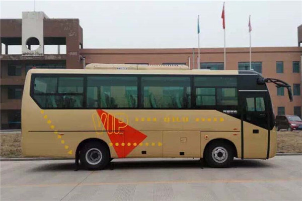 齐鲁BWC6771KA5客车（柴油国五24-33座）