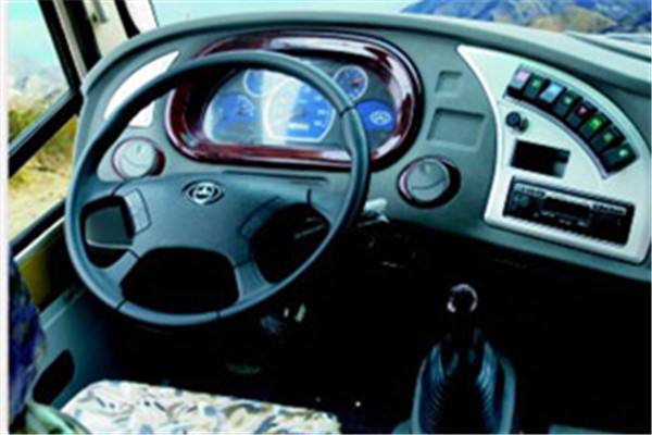 齐鲁BWC6733KA5客车（柴油国五24-31座）