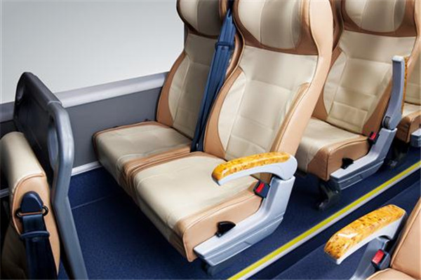 亚星YBL6905HQP客车（柴油国五24-40座）