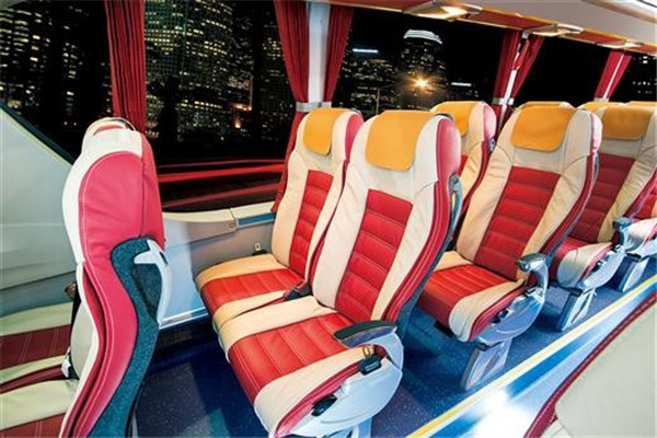 亚星YBL6138H2QCP1客车（天然气国五24-61座）