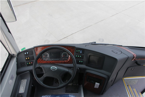 南京金龙NJL6118BEV7客车（纯电动24-53座）