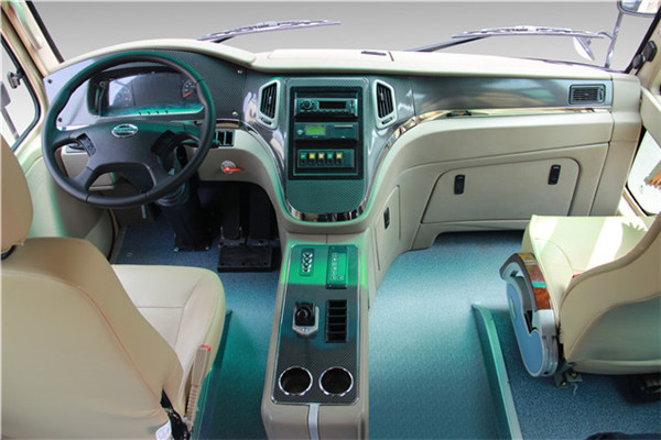 南京金龙NJL6806BEVG6公交车（纯电动10-33座）