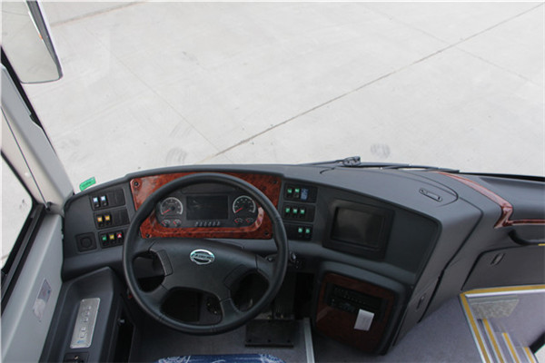 南京金龙NJL6808Y5客车（柴油国五24-35座）