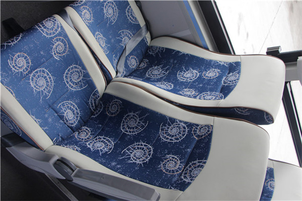 南京金龙NJL6820BEV2客车（纯电动24-35座）