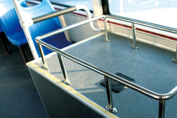 东风超龙EQ6105CTBEV3公交车（纯电动10-40座）