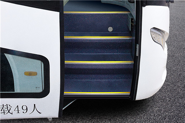 南京金龙NJL6117EV4客车（纯电动24-48座）