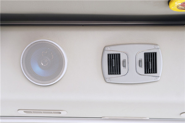 海格KLQ6758AE50客车（柴油国五24-31座）