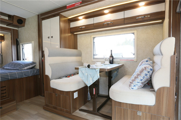 凯伦宾威ZK5043XLJ7旅居车（柴油国五2-6座）