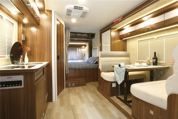 凯伦宾威ZK5043XLJ7旅居车（柴油国五2-6座）