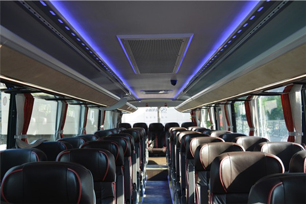 金龙XMQ6127BYD6T客车（柴油国六24-56座）