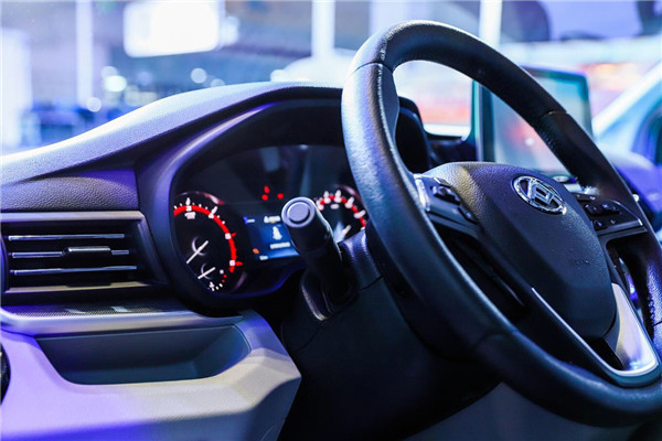 上汽大通SH6551H4DB-N客车（柴油国六10-12座）