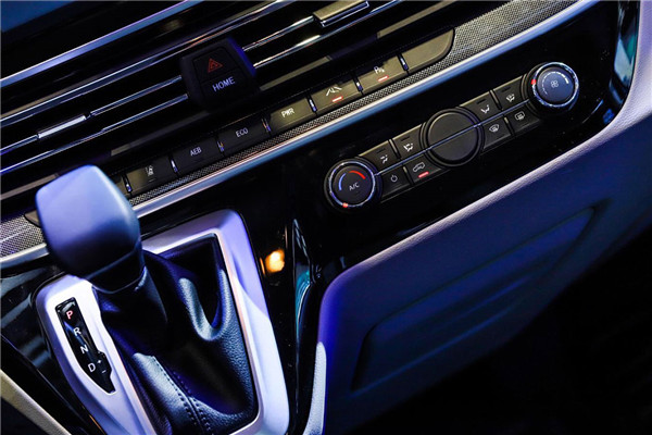 上汽大通SH6552H2DB多用途轻客（柴油国六9座）