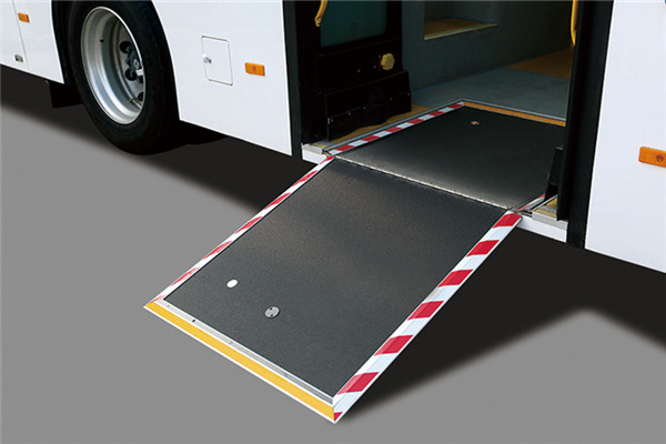 金龙XMQ6106AGCHEVD56公交车（柴油/电混动国五19-40座）