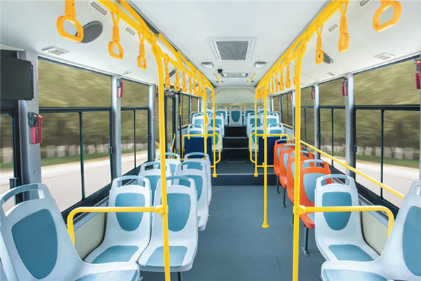 金龙XMQ6106AGCHEVD510插电式公交车（柴油/电混动国五19-40座）