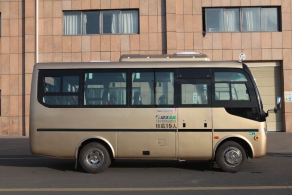 东风超龙EQ6608LTV客车（柴油国五10-19座）