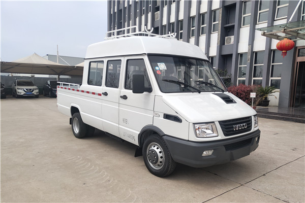 南京依维柯NJ5046XGCZ5A工程车（柴油国六6-9座）