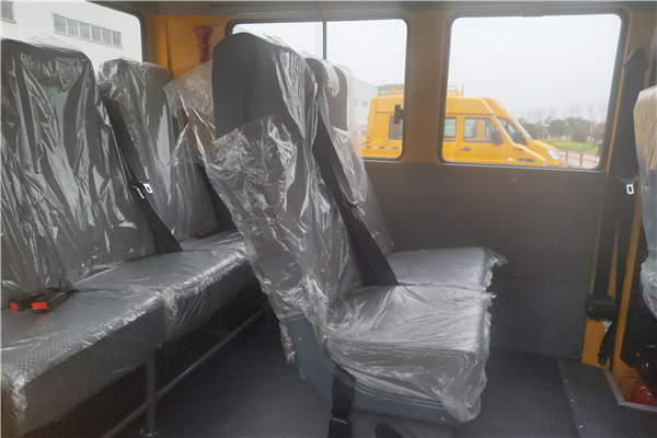 南京依维柯NJ5046XGCZ5A工程车（柴油国六6-9座）