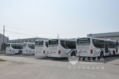 装载华越缓速器的客车