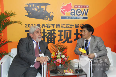 采埃孚沃夫冈·施哈做客客车网直播间